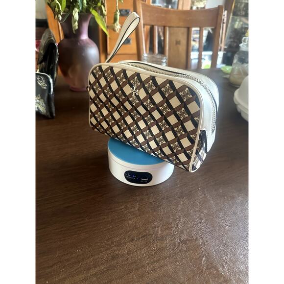 Tory Burch Geo Logo Essentials Clutch / Wristlet Women’s EUC - Picture 1 of 8